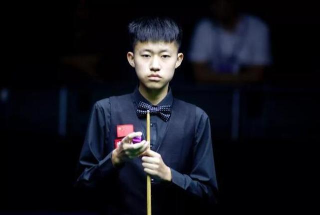 中甲冠军辽宁铁人队在沈阳故宫拍全家福：致敬历史，开启未来